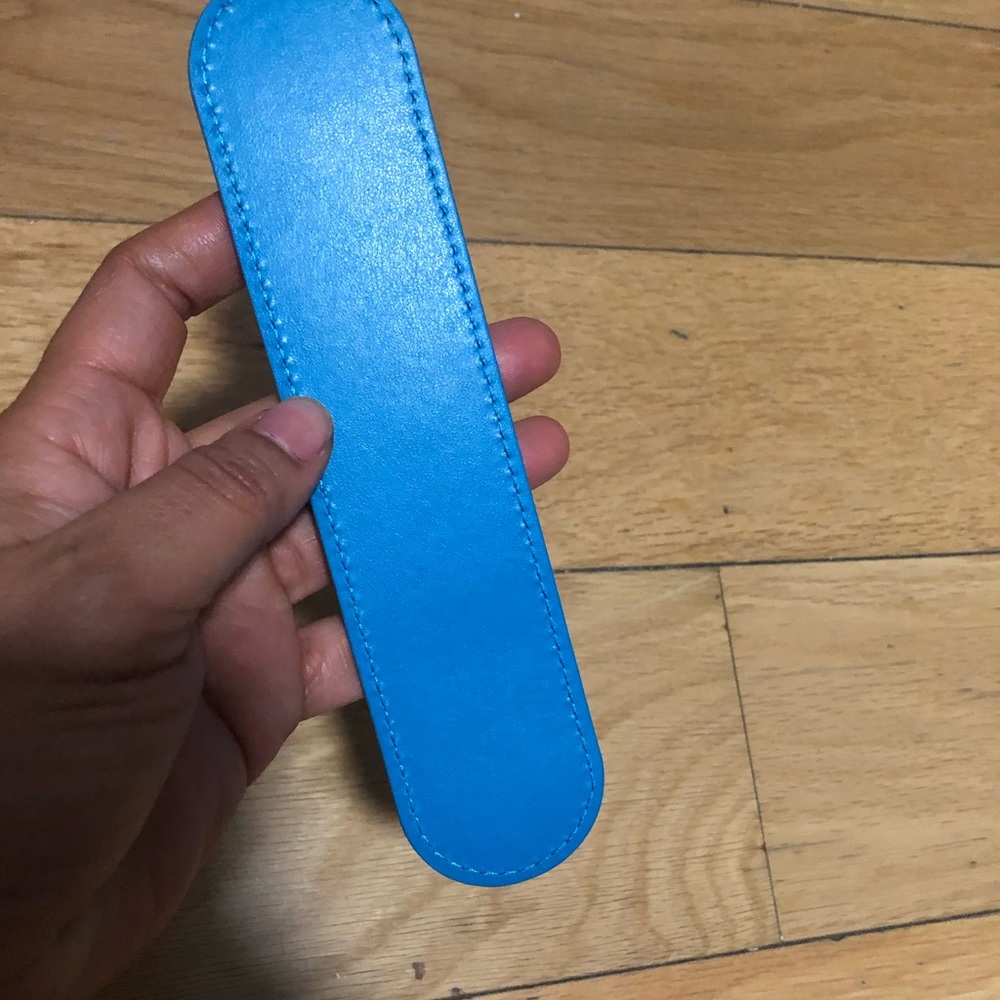 Louis Vuitton shoulder pad - Picture 2 of 4